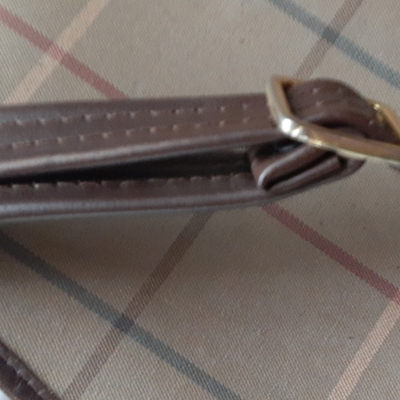 BURBERRYS Vintage Nova check shoulder bag Slight lift of leather on strap pic 7 - Picture 4 of 14